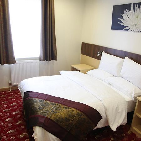 Cambridge Hotel Huddersfield Esterno foto