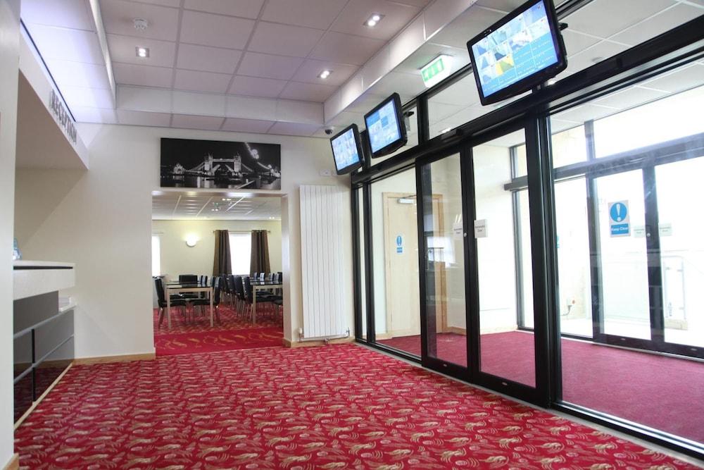Cambridge Hotel Huddersfield Esterno foto