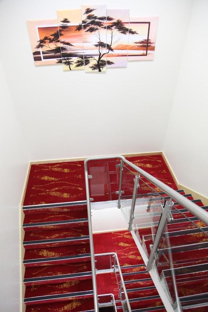 Cambridge Hotel Huddersfield Esterno foto