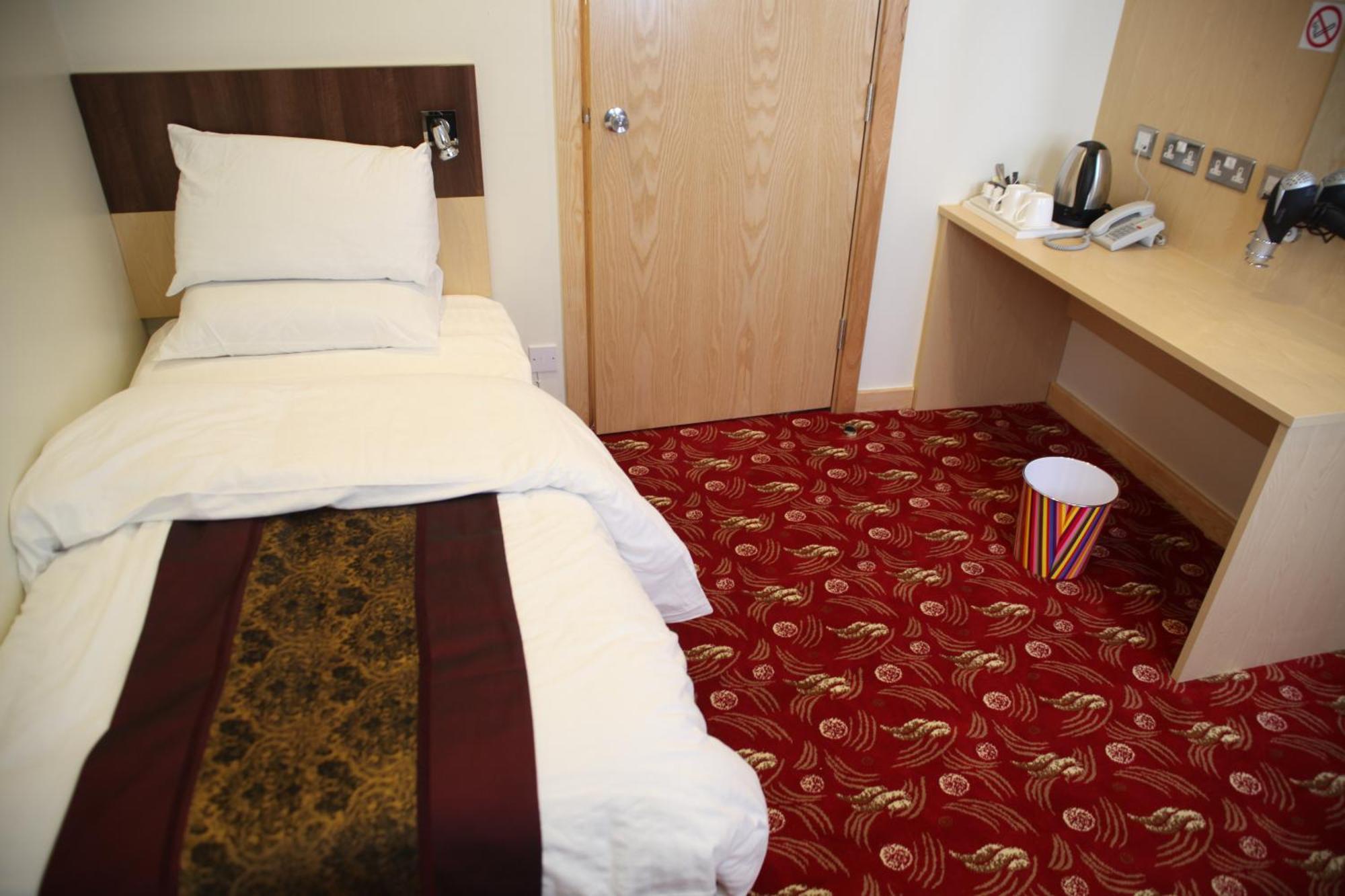 Cambridge Hotel Huddersfield Camera foto
