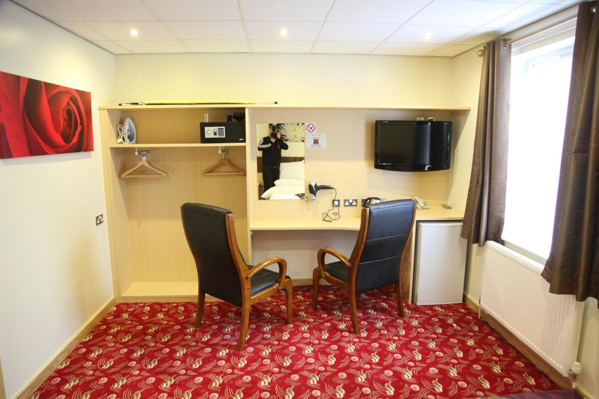 Cambridge Hotel Huddersfield Esterno foto