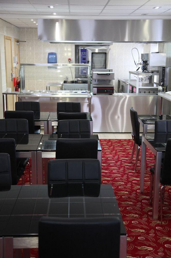 Cambridge Hotel Huddersfield Esterno foto