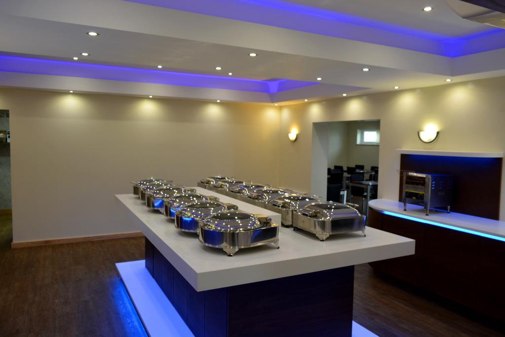Cambridge Hotel Huddersfield Esterno foto