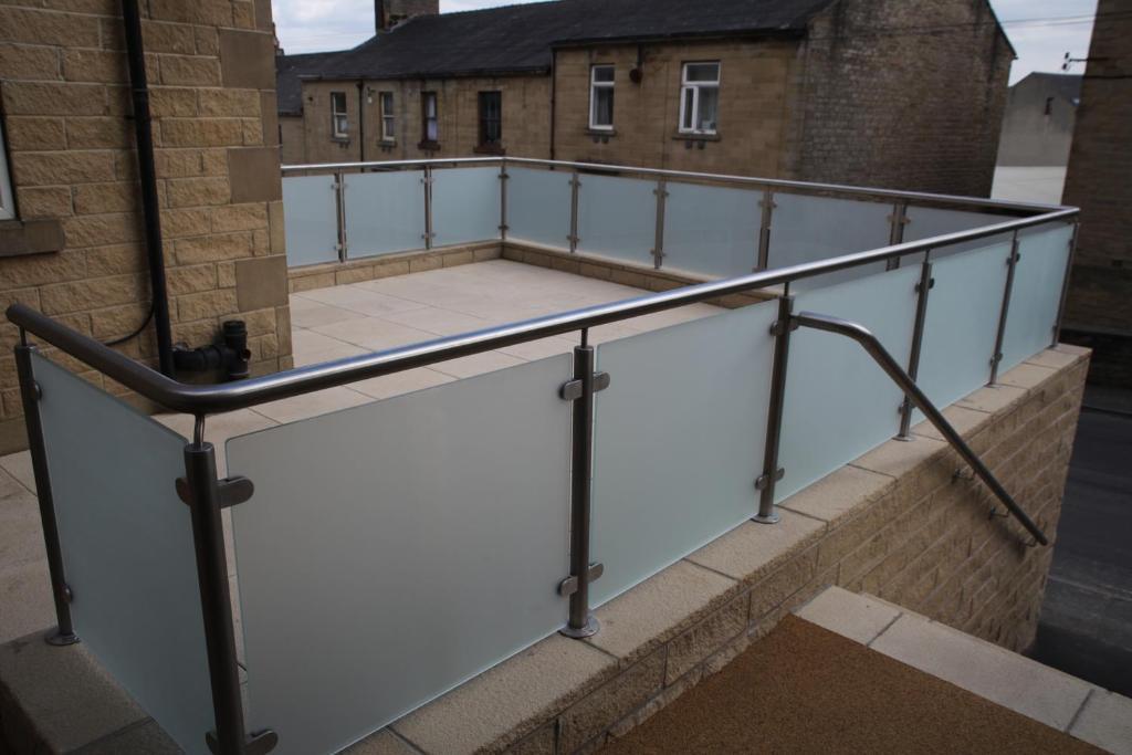 Cambridge Hotel Huddersfield Esterno foto