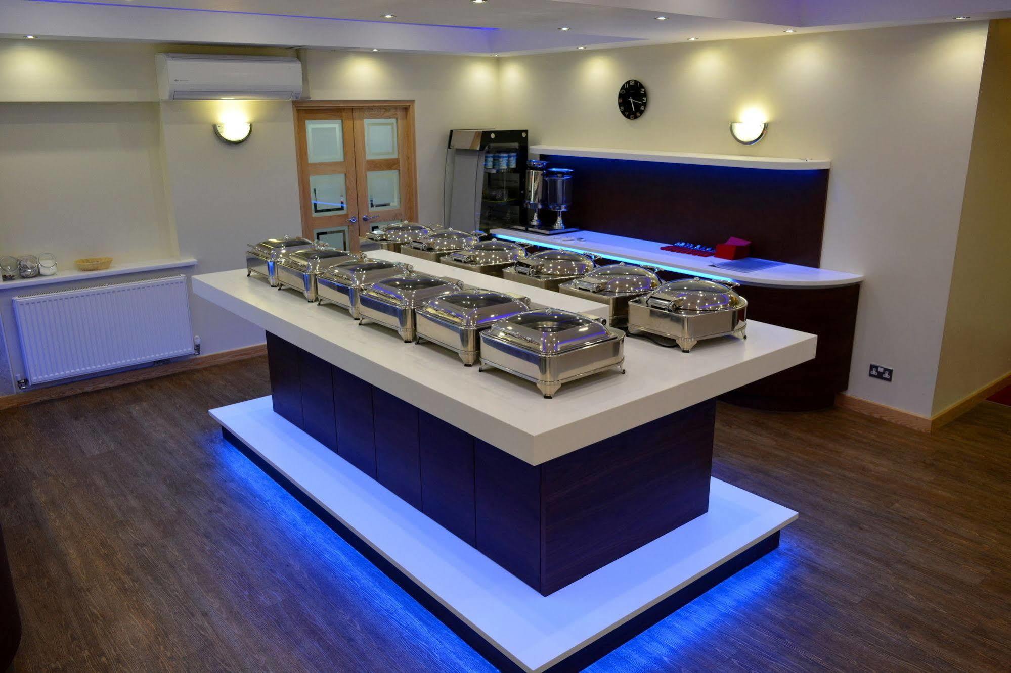 Cambridge Hotel Huddersfield Esterno foto