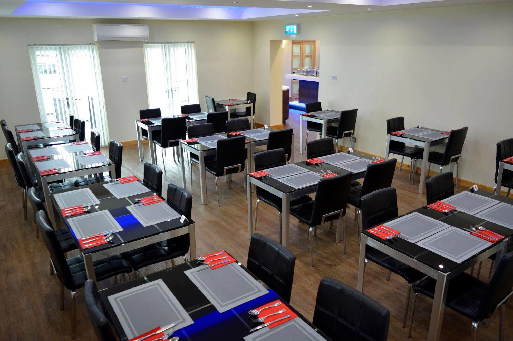Cambridge Hotel Huddersfield Esterno foto