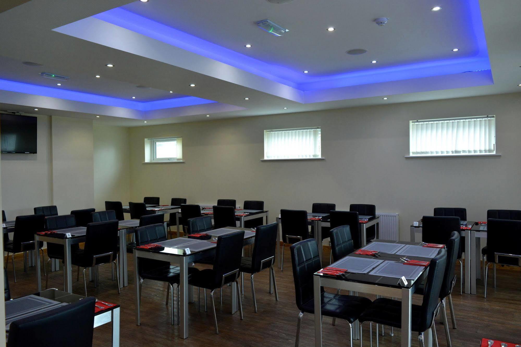 Cambridge Hotel Huddersfield Esterno foto