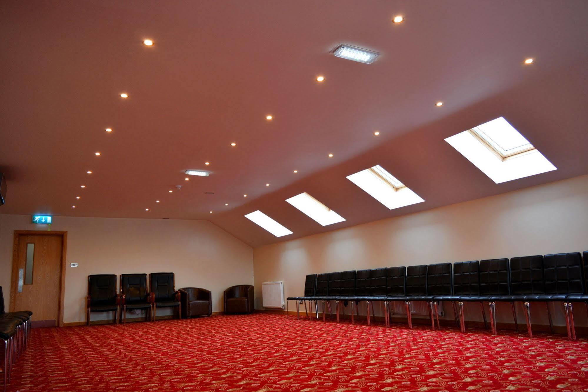 Cambridge Hotel Huddersfield Esterno foto