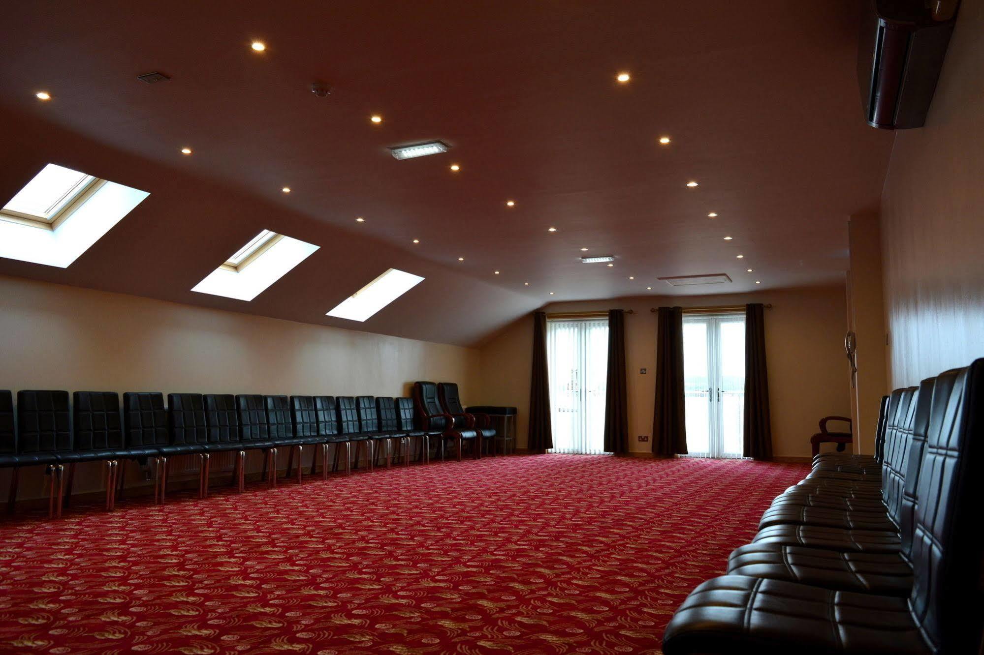 Cambridge Hotel Huddersfield Esterno foto
