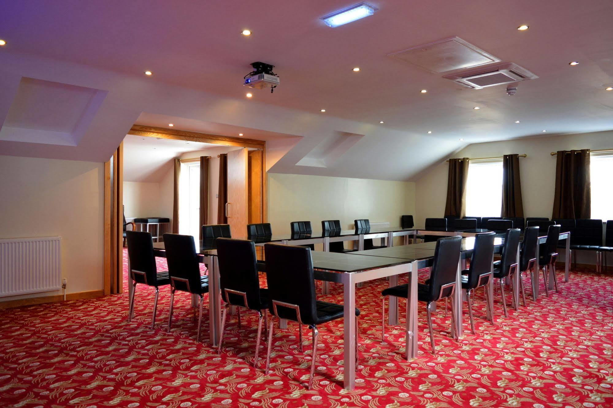 Cambridge Hotel Huddersfield Esterno foto