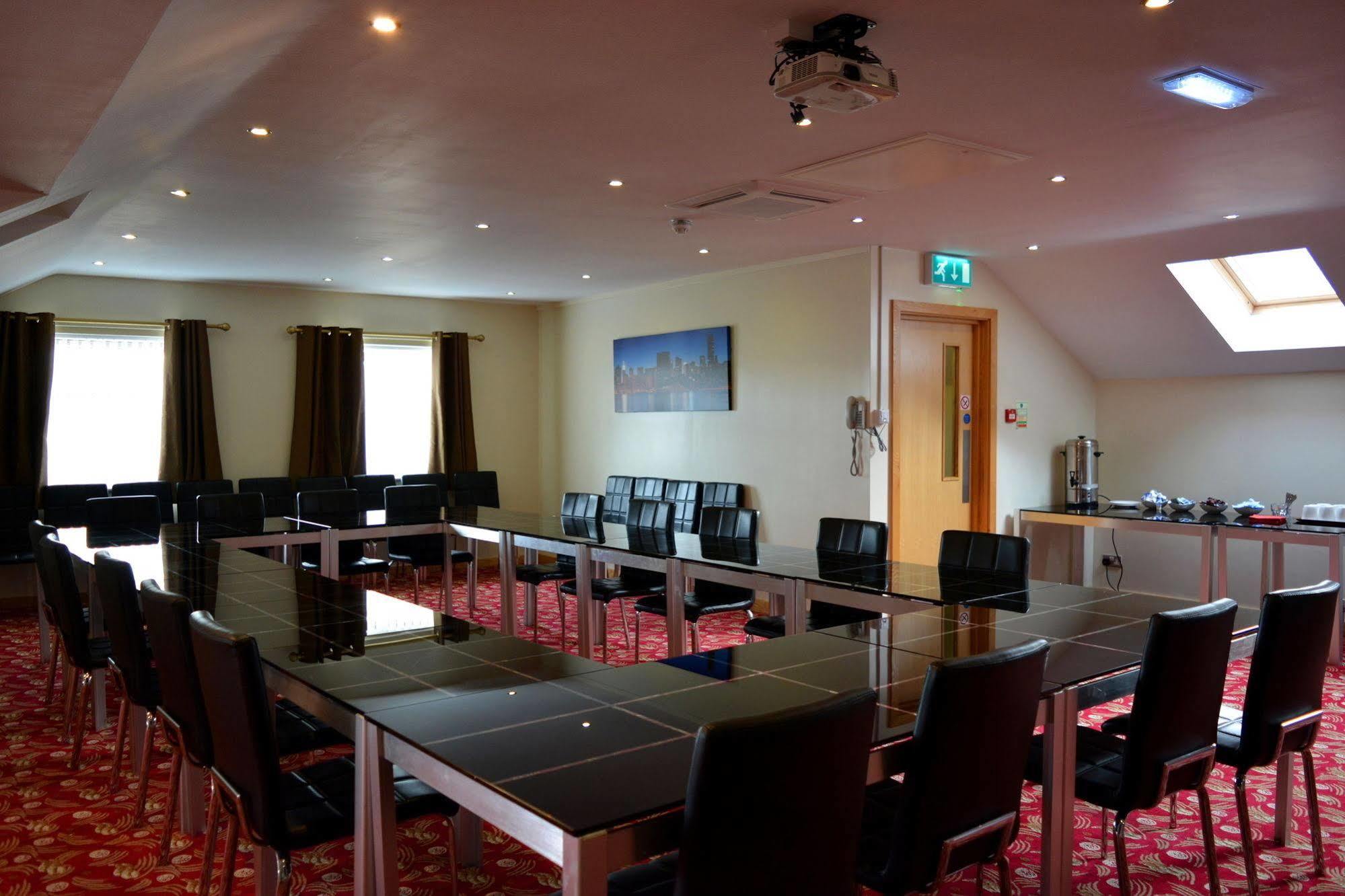 Cambridge Hotel Huddersfield Esterno foto