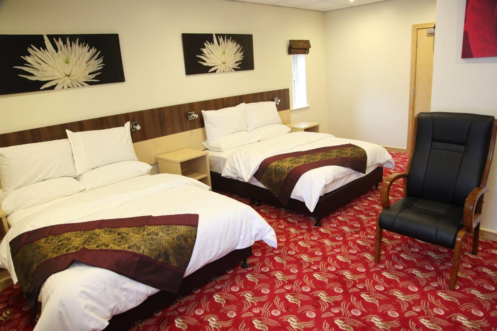 Cambridge Hotel Huddersfield Esterno foto