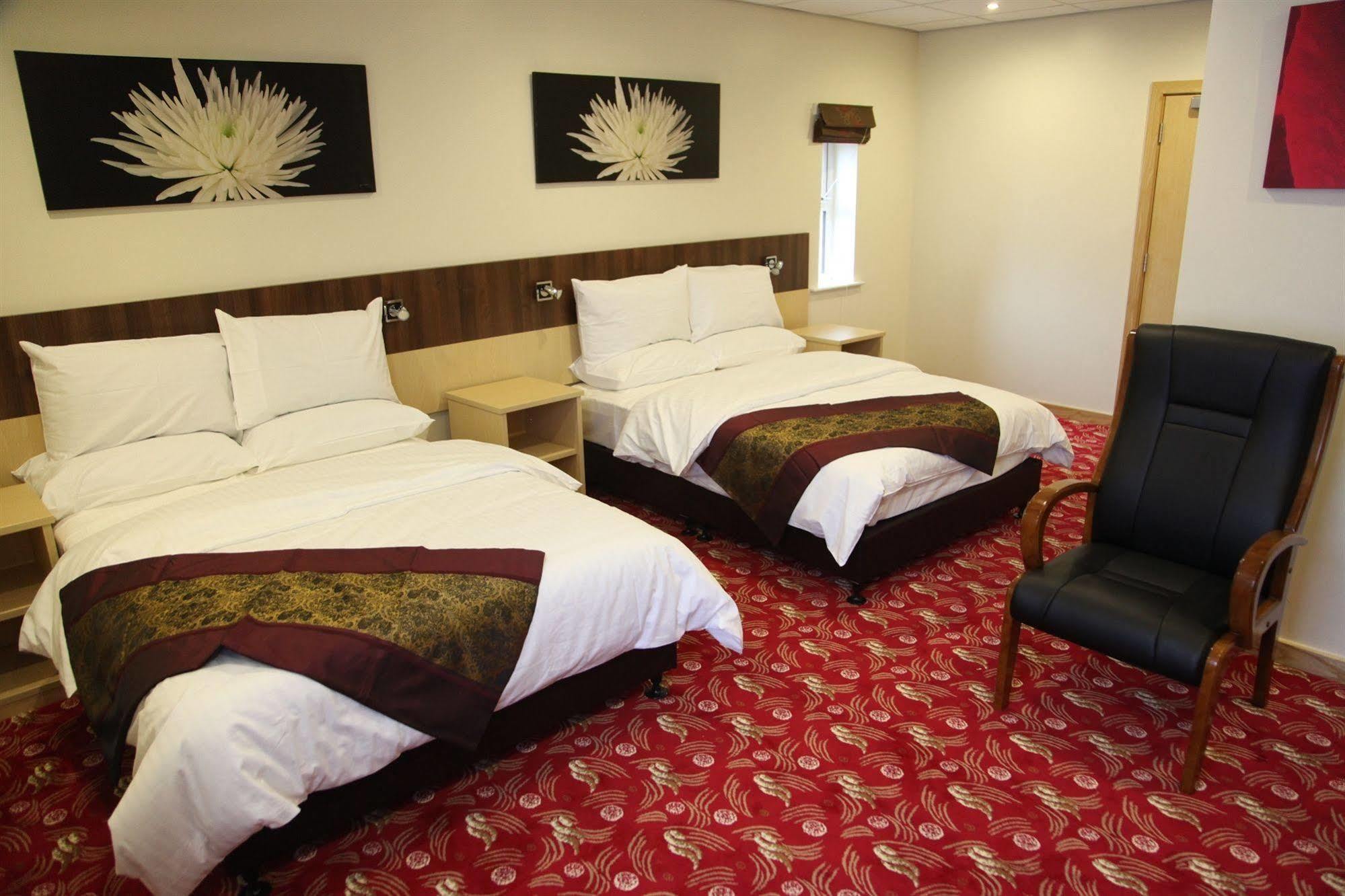 Cambridge Hotel Huddersfield Esterno foto