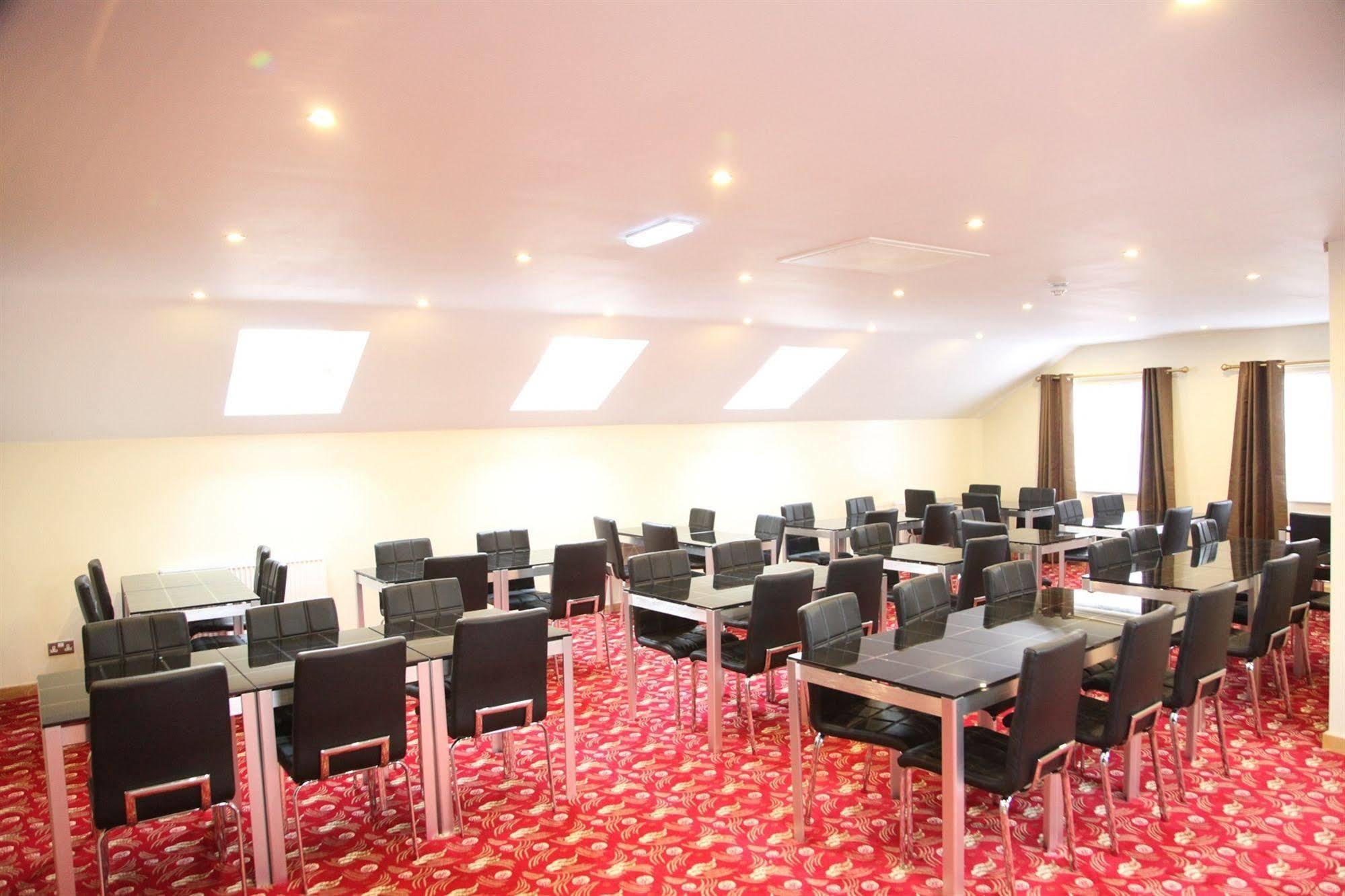 Cambridge Hotel Huddersfield Esterno foto