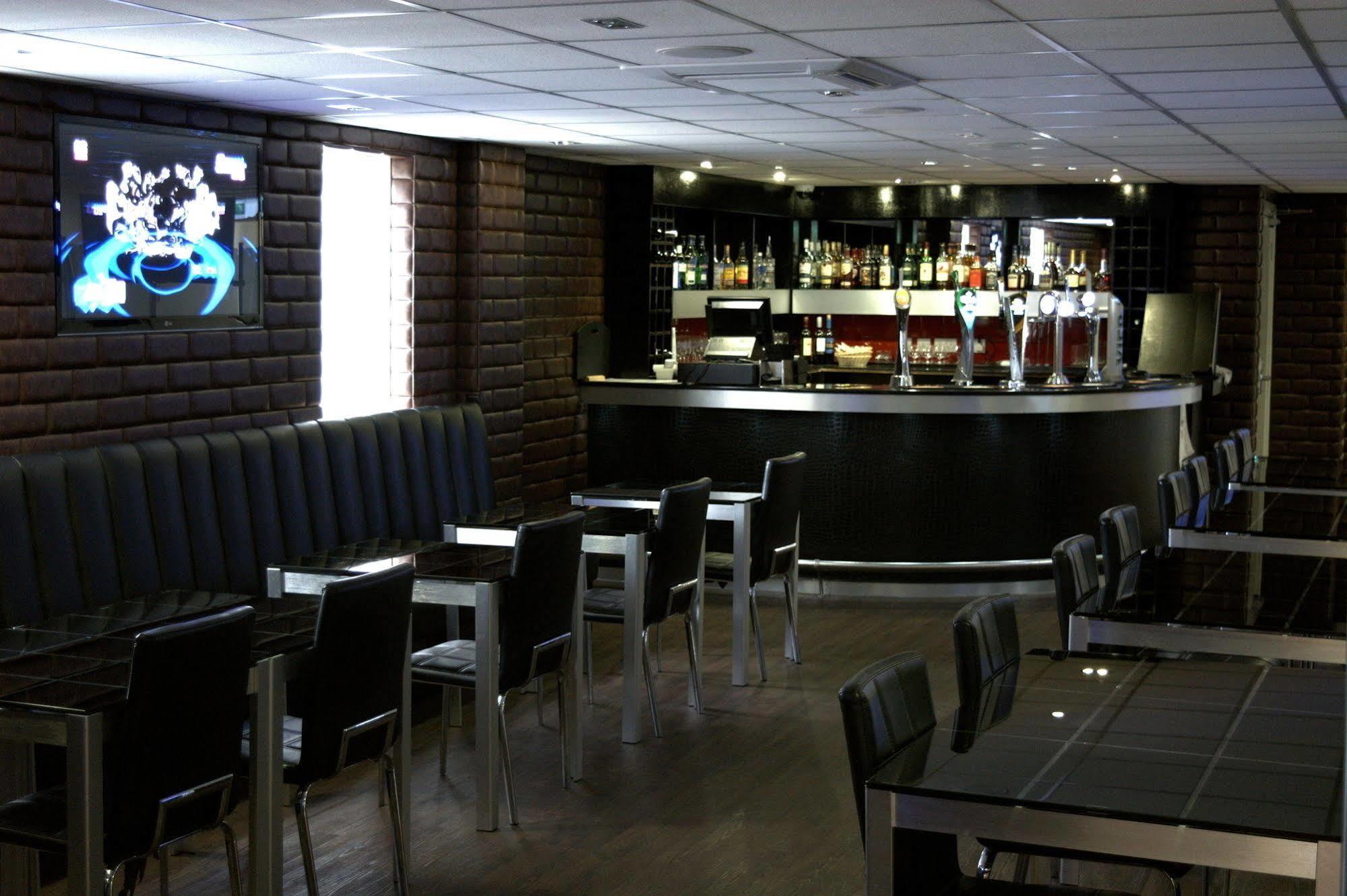 Cambridge Hotel Huddersfield Esterno foto